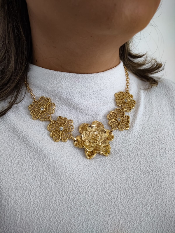 Conjunto de flores dourado - Image 3