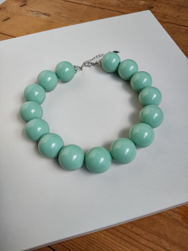 Colar de bolas verde menta