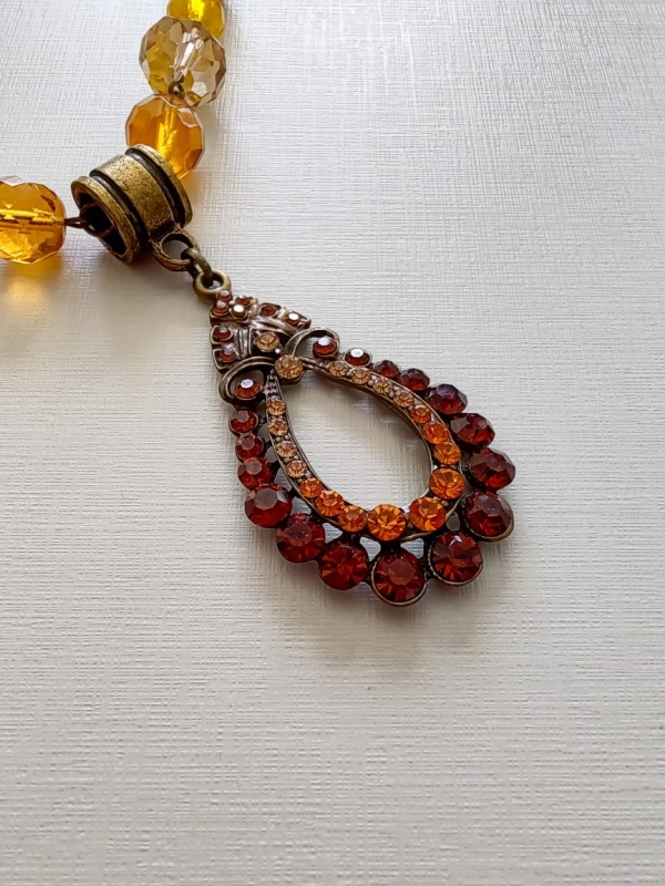 Colar Boho de Cristais Âmbar com Pingente Vintage - Imagem 3