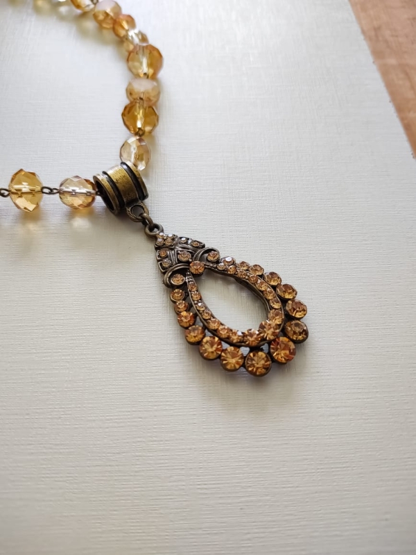 Colar Boho de Cristais Bege - Imagem 3