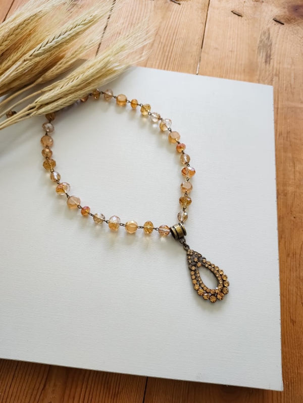 Colar Boho de Cristais Bege - Imagem 2