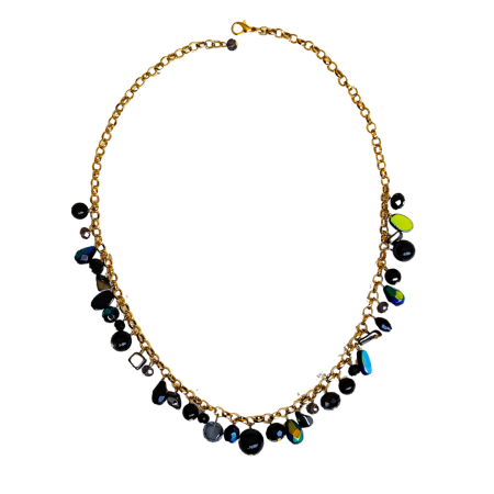 Colar com corrente dourada e pedrarias múltiplas pretas da Coleção Essência.