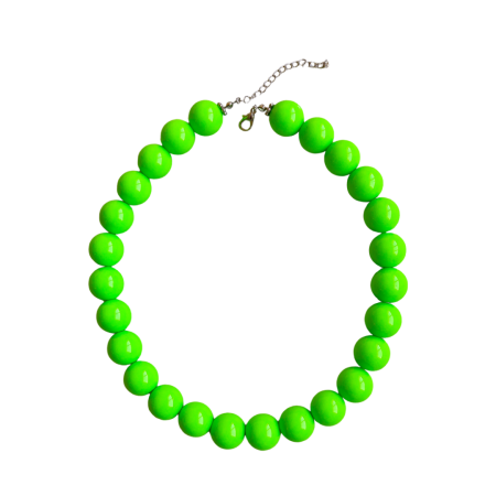 Colar de esferas verdes com acabamento polido e fecho metálico